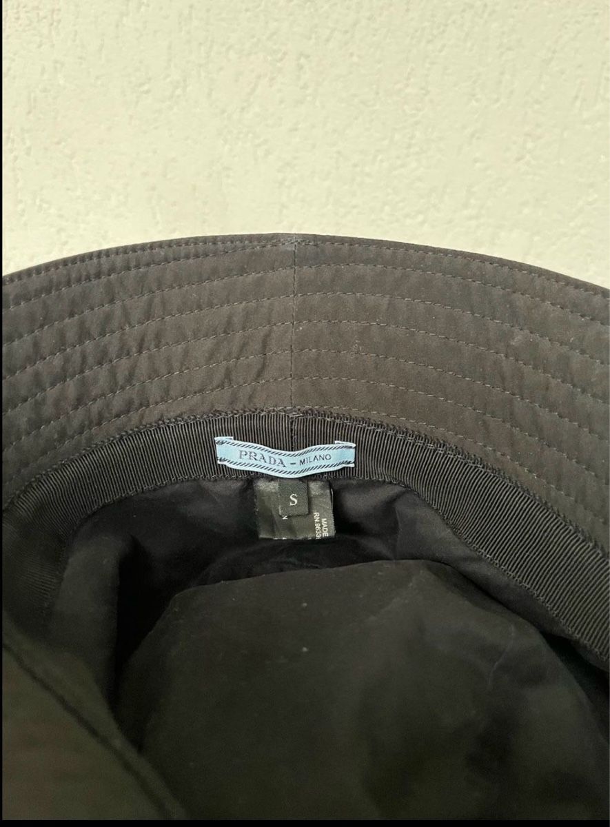 Prada Copricapi, berretti & cappellini: Prada Black Nylon Bucket Hat - Size S – Usato da Buchrain venduto da Mr.Kim 3