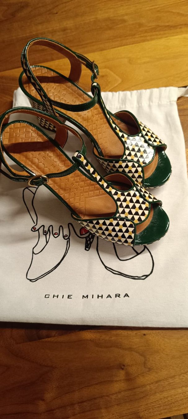 Chie Mihara Scarpe da donna: Chie Mihara Schuhe 1x gebraucht – Nuovo (secondo la descrizione) da  venduto da  1