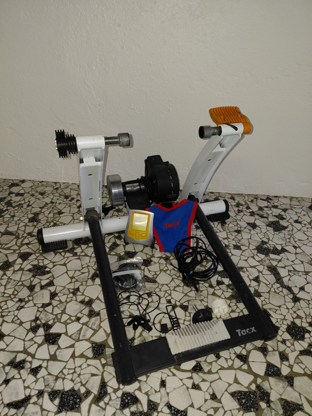 Tacx Vélos d'appartement: Home Trainer/rouleau Tacx Flow – D'occasion à Savagnier par jul_tn2q
