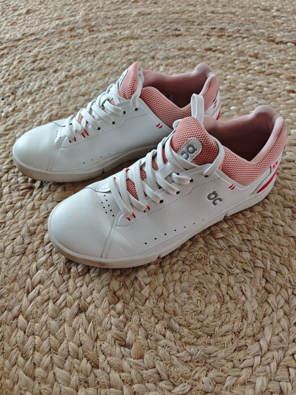 On Scarpe da donna: On The Roger Advantage Schuhe, Gr. 39 Top! – Usato da Gunzgen venduto da 0Aurin0