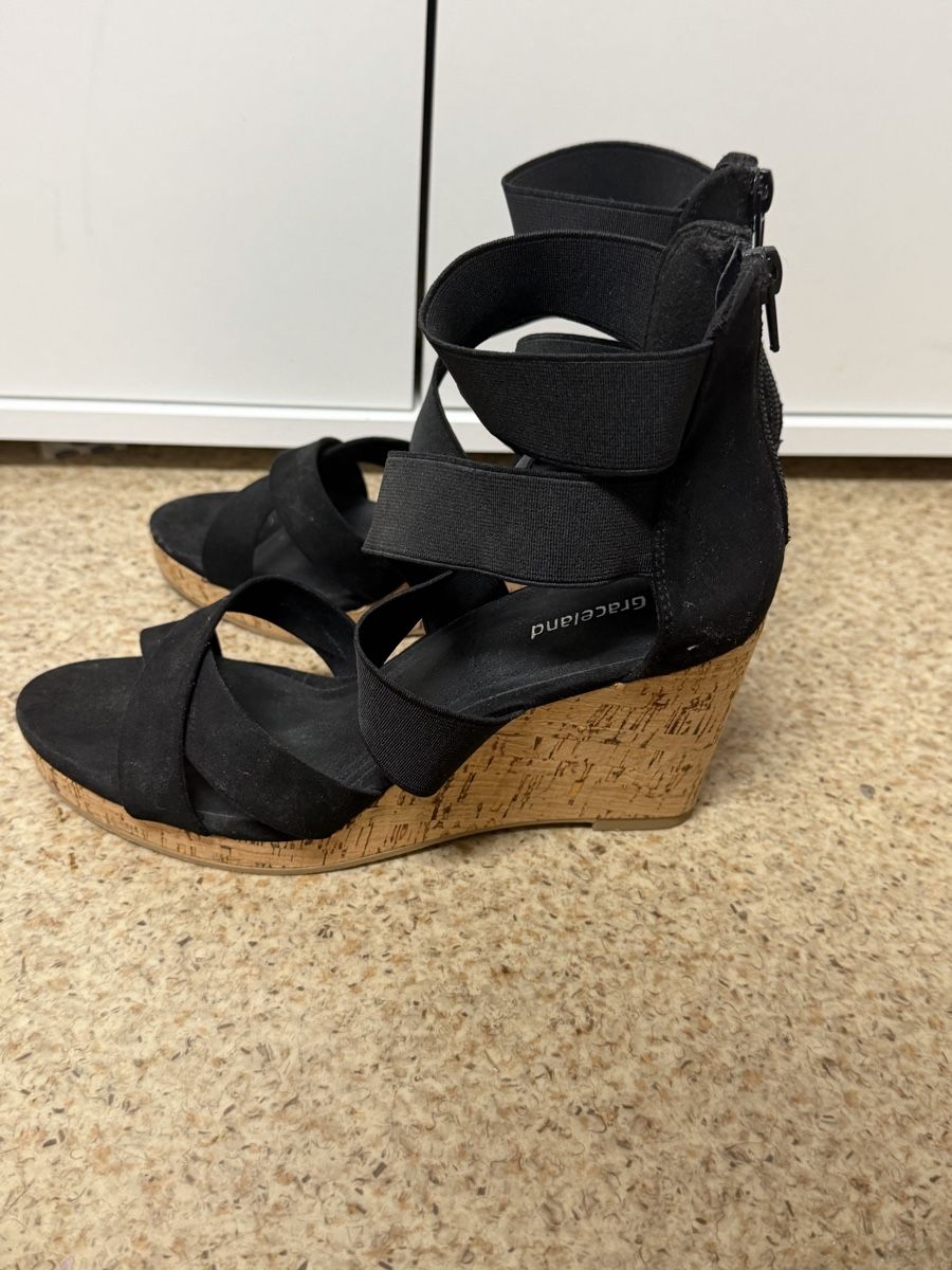 Scarpe da donna: Sommerschuh mit Keilabsatz Grösse 37 – Usato da Oeschgen venduto da Mich_elle 1