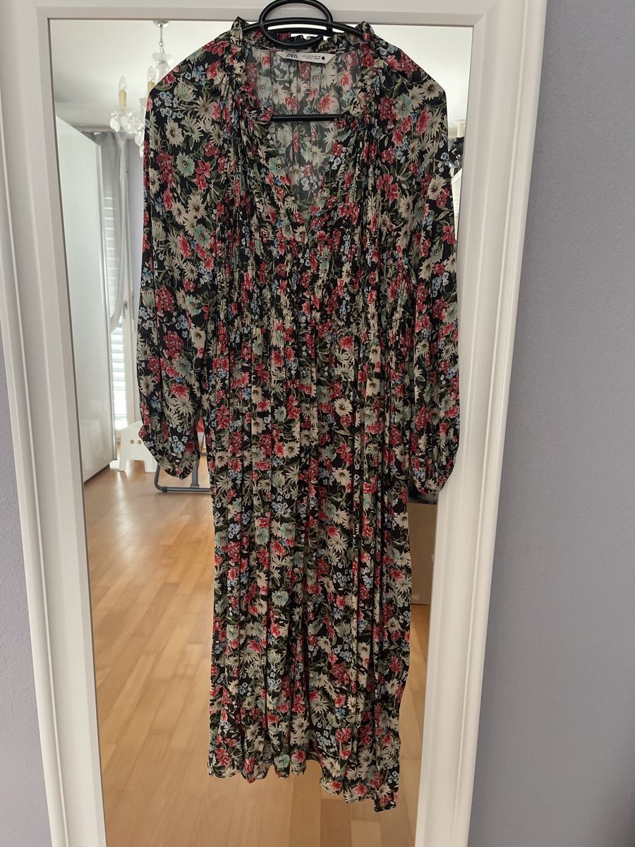 Zara Robes: Zara Kleid, Gr. S / M Blumendesign – D'occasion à Adliswil par JadrankaR