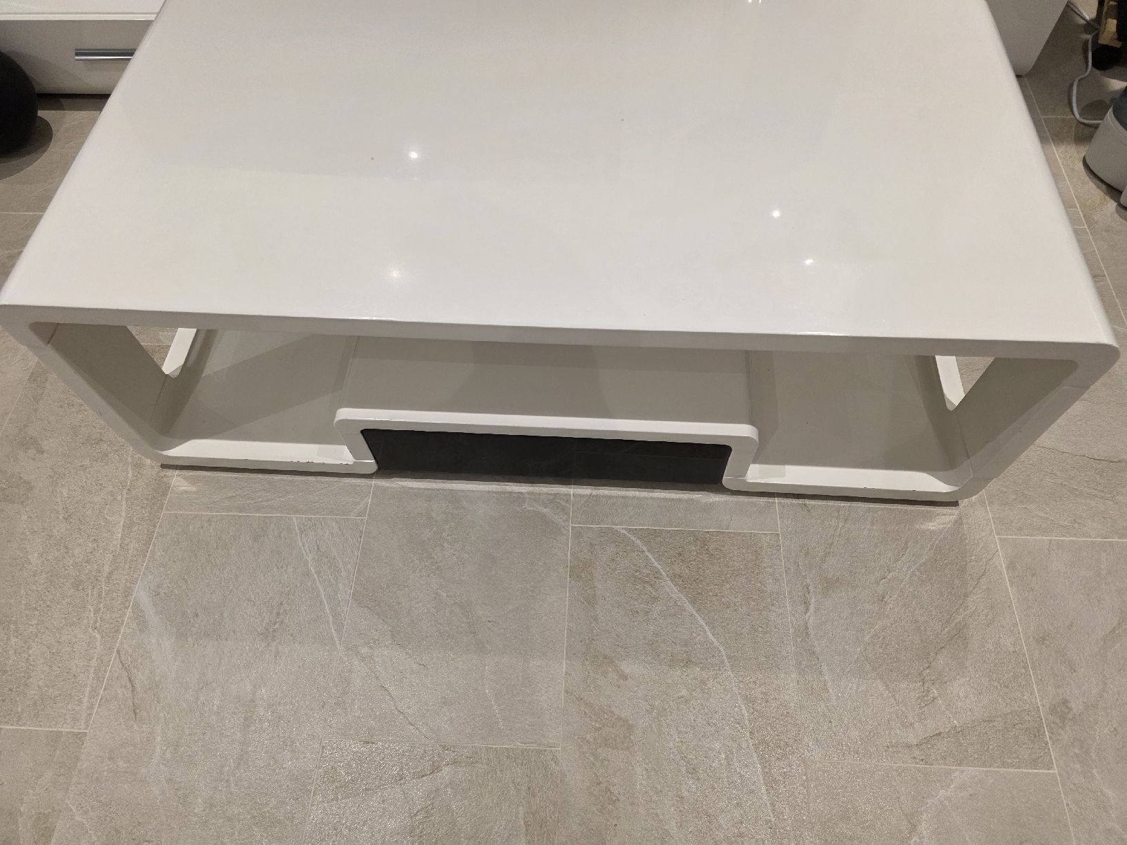 Conforama Tische: Weisser Design Couchtisch mit Schublade – Gebraucht aus Toffen von ver_x68f