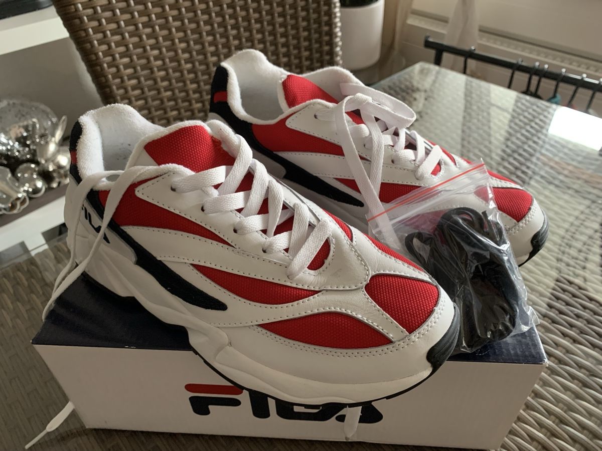 Fila Damenschuhe: Fila 94 Low Sneaker, Gr. 41, Neu . Originalverpackung – Neu (gemäss Beschreibung) aus Emmenbrücke von Dior09 4