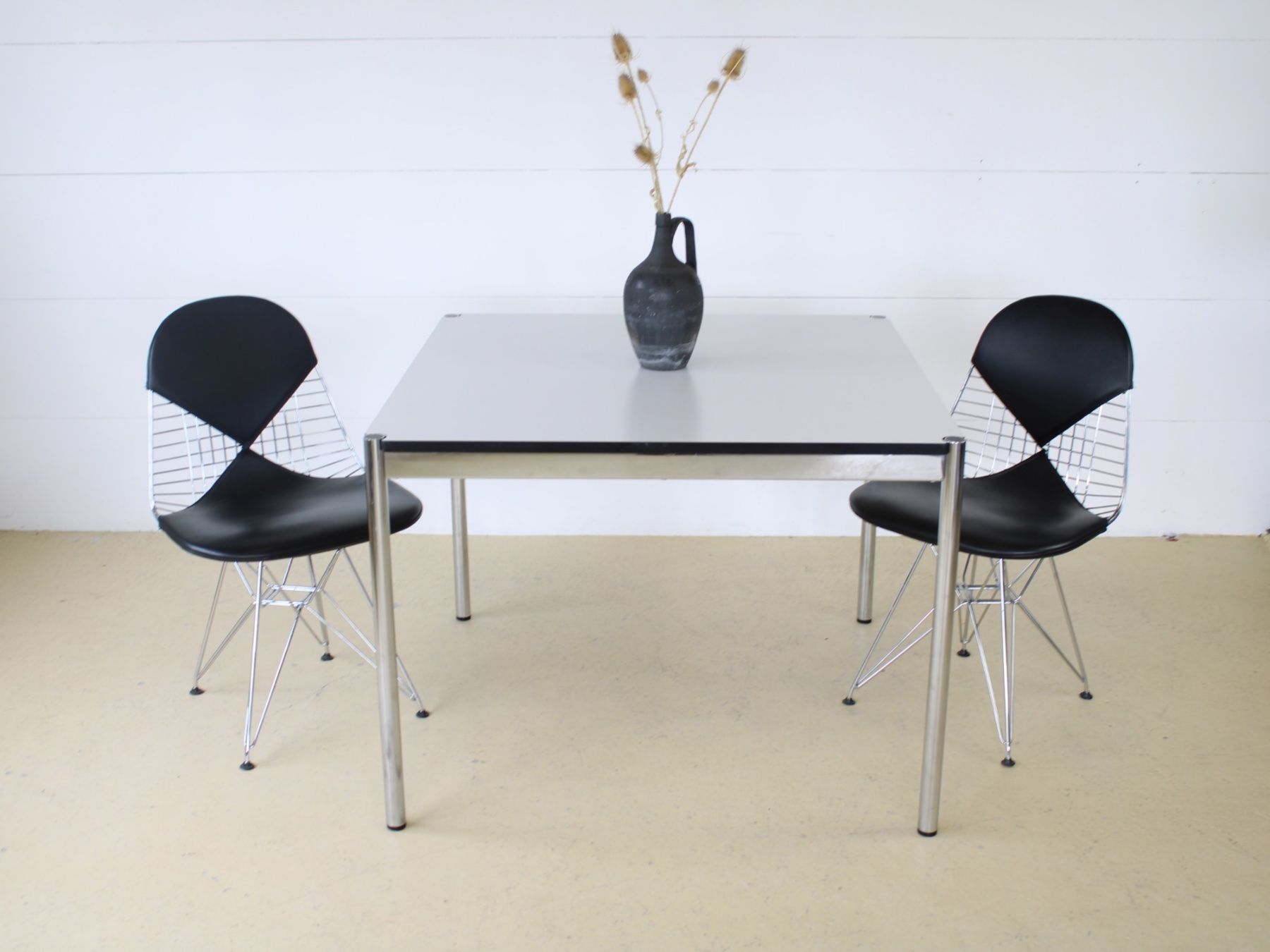 USM Scrivanie: USM Tisch (90cmx90cm) – Usato da Meinisberg venduto da atelier_TILIJA 2