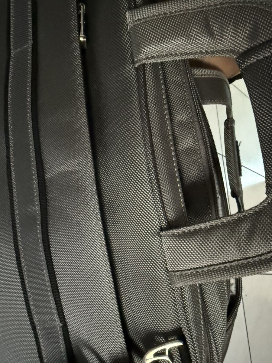 Valises & Sacs: Laptoptasche  grau  , nie gebraucht .  – Neuf (Voir description) à Biel/Bienne par Katja01112 5