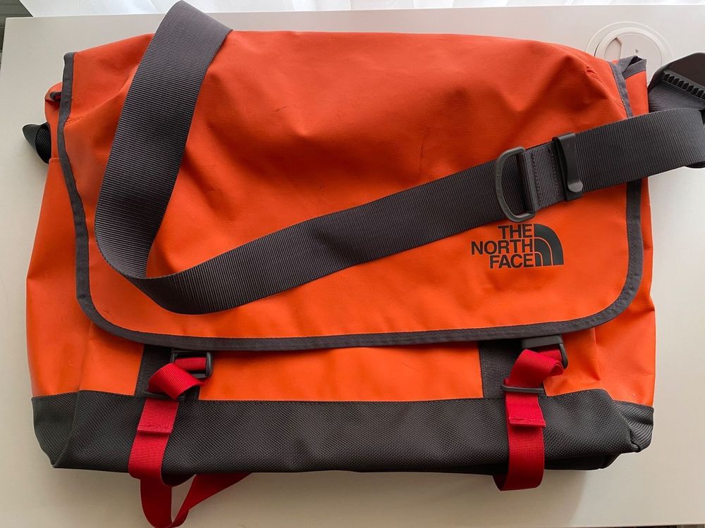 The North Face MessengerUmhängetasche LaptopBag Kaufen auf Ricardo
