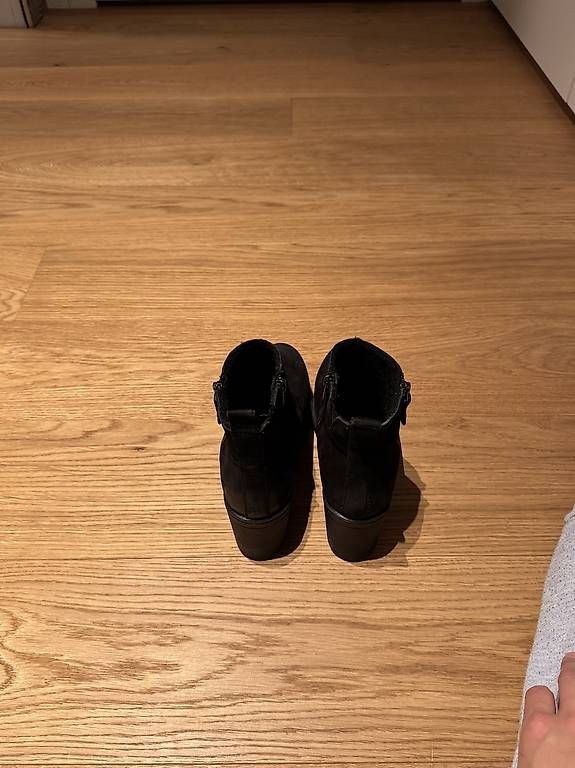 Scarpe da donna: Schwarze Leder-Stiefeletten Damen – Usato da Appenzell venduto da kim_rw28 3