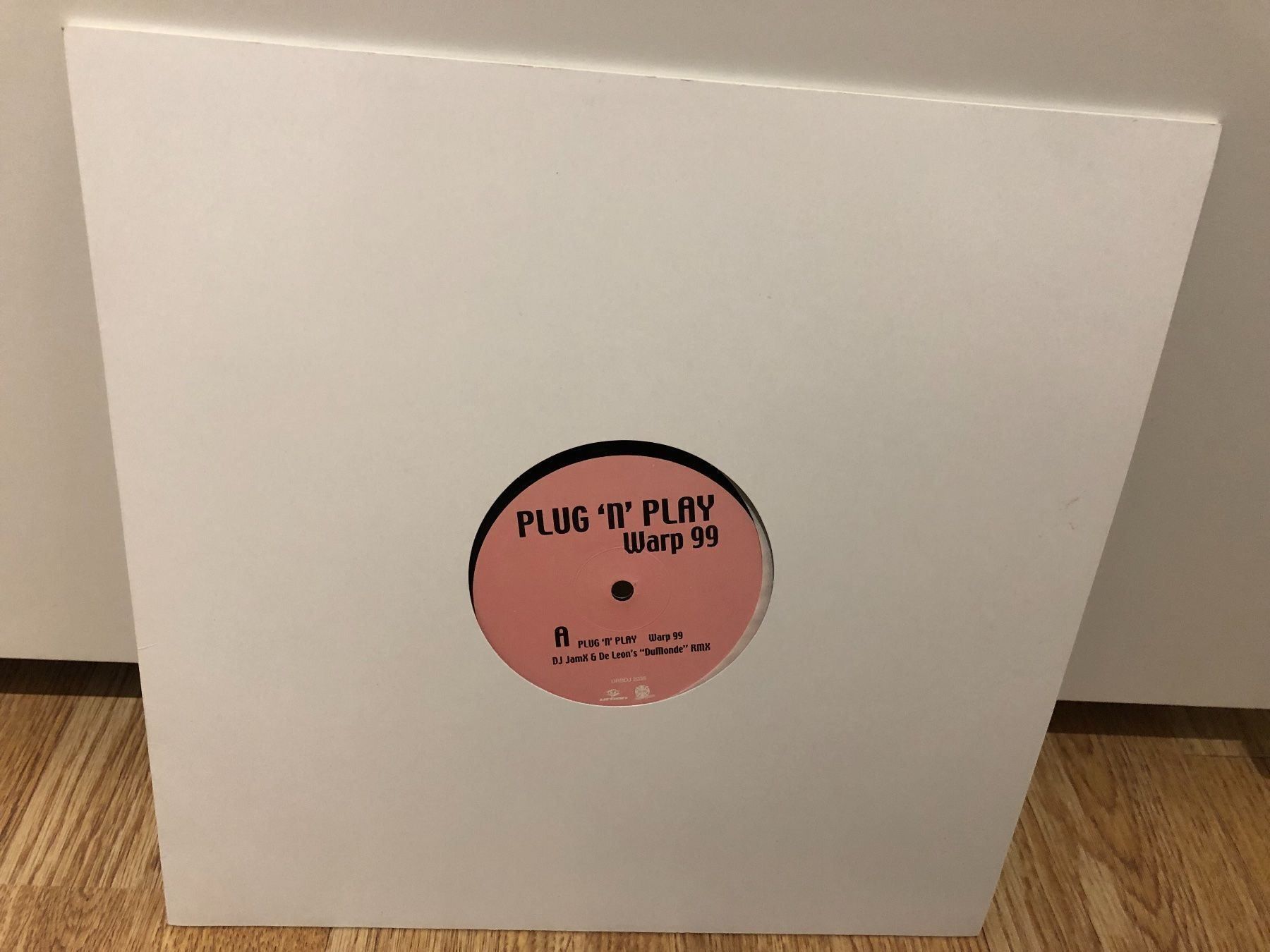 Dischi in vinile: Plug 'n' Play- Warp99 & Parade 2000 12“ – Usato da Schübelbach venduto da Klabauterli