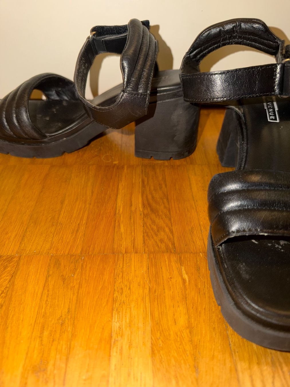 Chaussures femmes: Sandalen mit Absatz – D'occasion à Adliswil par m.200100 1
