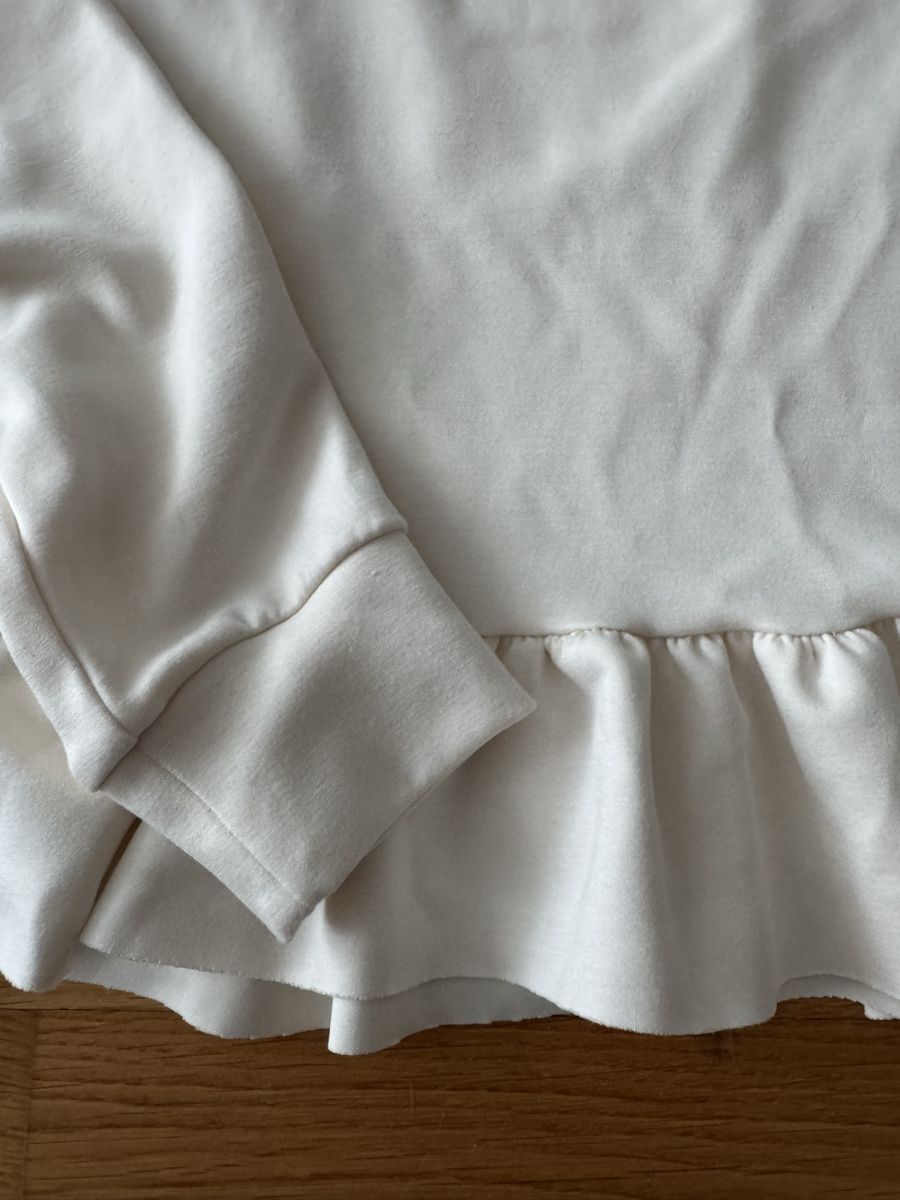 Pullover & Sweatshirts: Weisser Hoodie mit Rüschen – Neu (gemäss Beschreibung) aus Beringen von ste_bh8w 1