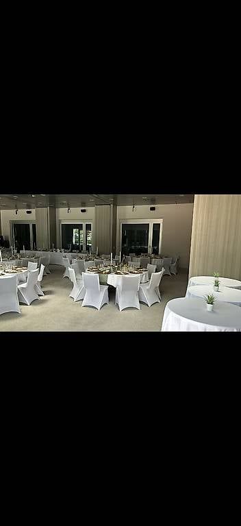 Sedie: MARIAGE - 84 Housses de chaises  – Usato da St-Légier-Chiésaz venduto da zazafolies 1