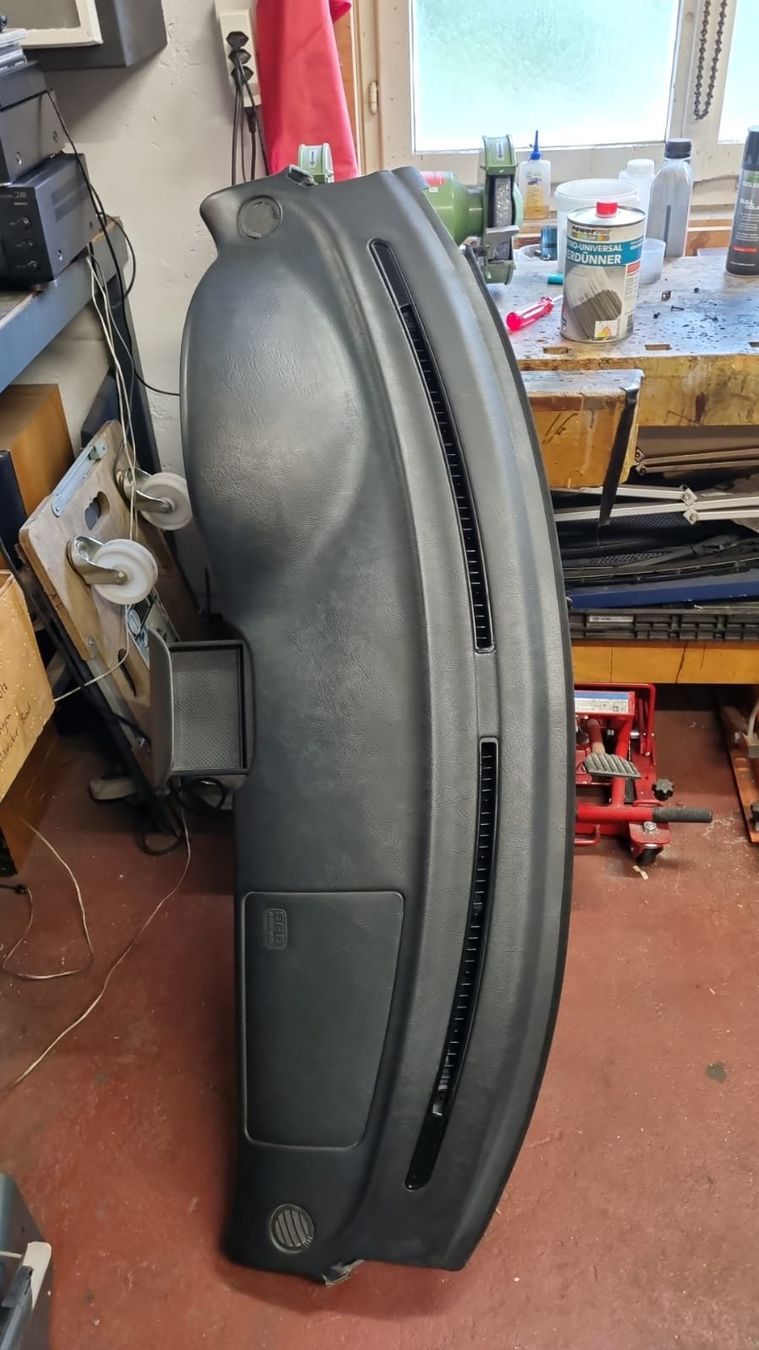 Mercedes-Benz Tutti pezzi di ricambio auto: SLK R170 Vormopf Armaturenbrett/Dashboard Bj.2000 – Usato da Zetzwil venduto da lor_2j9p 7