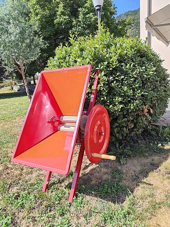 Tutti gli attrezzi: Pigiatrice x diraspatura dell'uva – Usato da sigirino venduto da rossmi 2