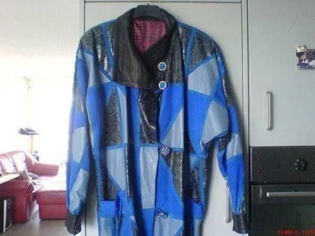 wunderschöne, blaue Lederjacke