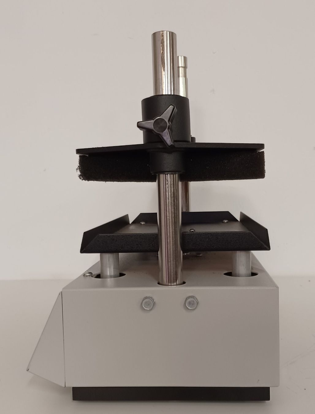 Tutte le macchine: VWR DVX-2500 Multi-Tube Vortexer – Usato da Niederdorf venduto da LeptonAG_Labor 5