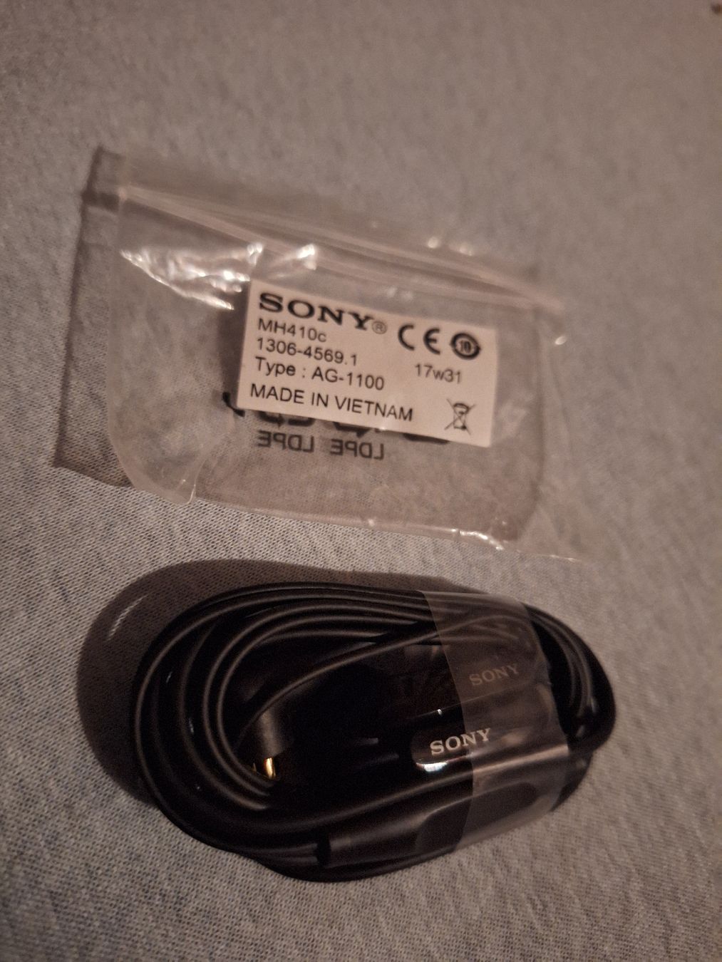 Sony Cuffie: Sony MH410c Type AG-1100 écouteurs – Nuovo e nell'imballaggio originale da Tannay venduto da v1n1p00h 1