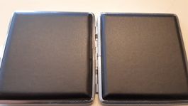 Zigaretten etui Classisch schwarz mit buntem Innenleben