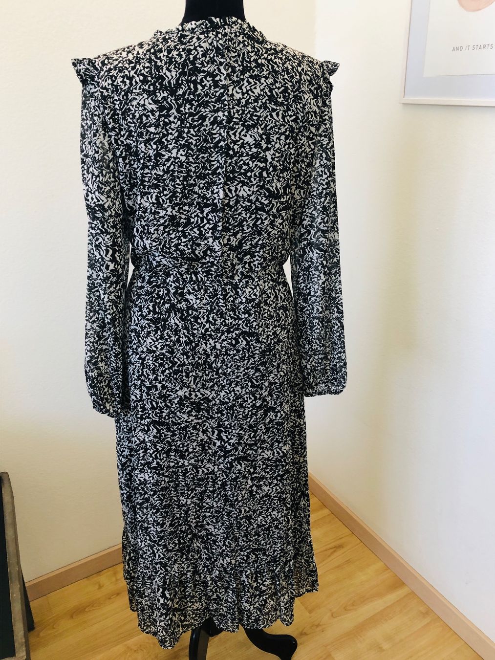 Paul Kehl Kleider: Schickes Maxikleid mit Muster, Grösse 36, neuwertig – Neu (gemäss Beschreibung) aus Arlesheim von leyRum4.5 6