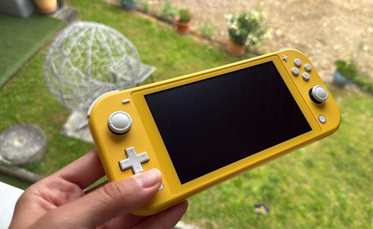 Nintendo Console: Yellow Nintendo Switch Lite - Excellent Condition! – Usato da Ehrendingen venduto da bubulence 3