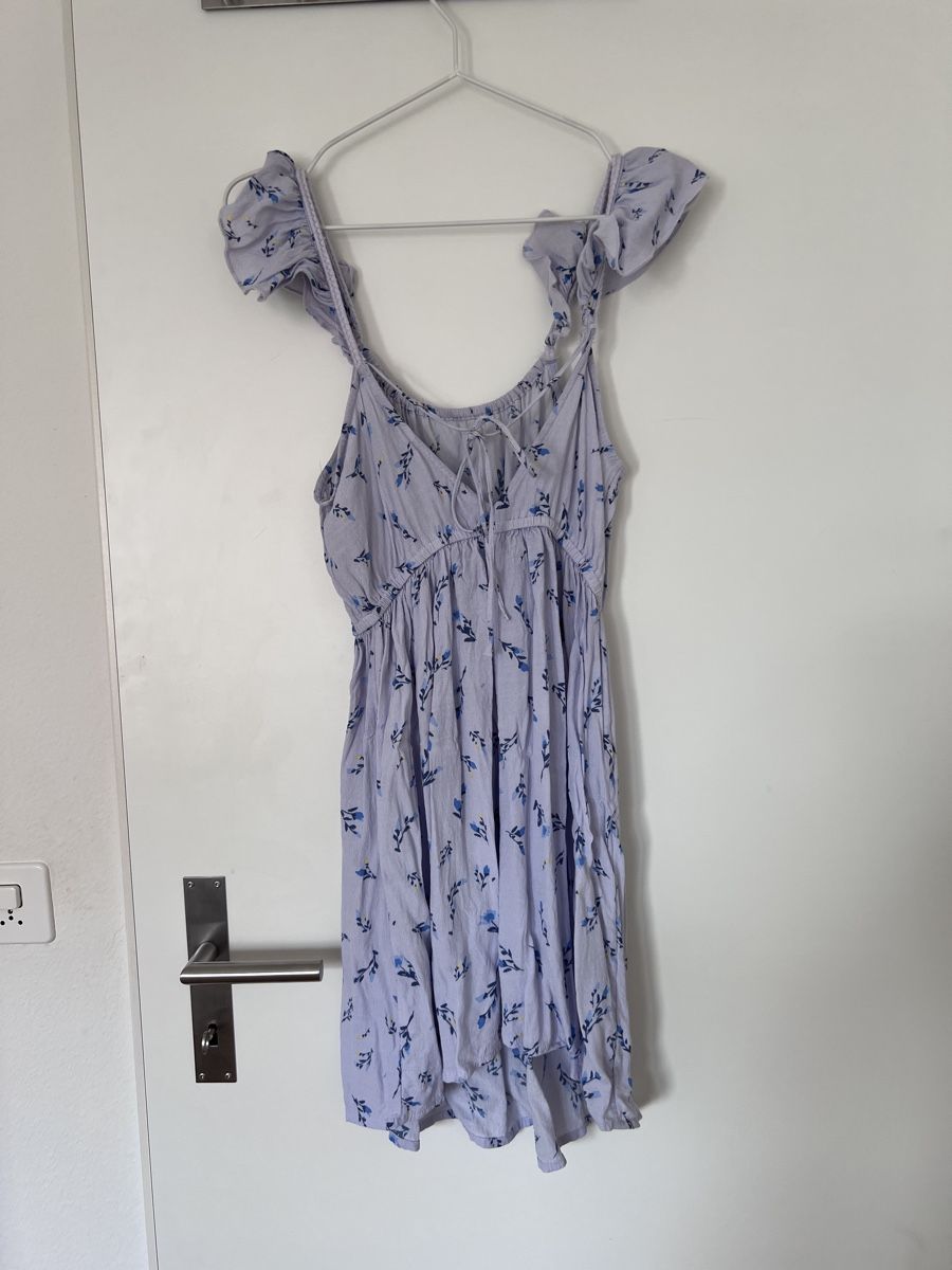 C&A Vestiti: Sommerliches lila Kleid mit Blümchenmuster, Grösse 36 – Usato da Neuenhof venduto da UrbanBags 1