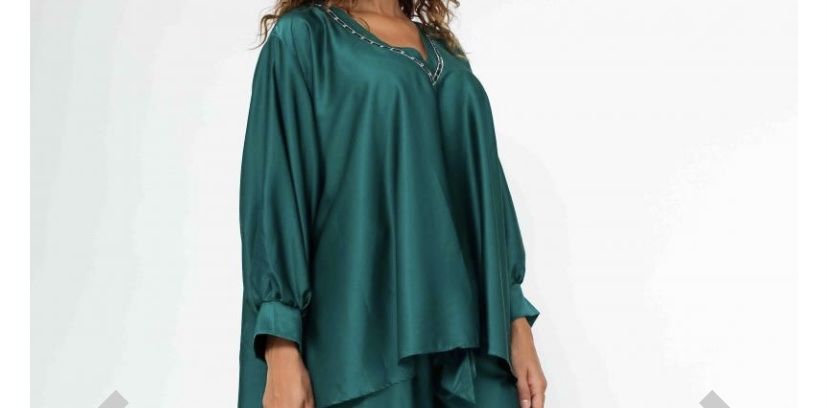 Camicette: Haut satiné vert canard ou beige – Nuovo e nell'imballaggio originale da Petit-Lancy venduto da mina222 1