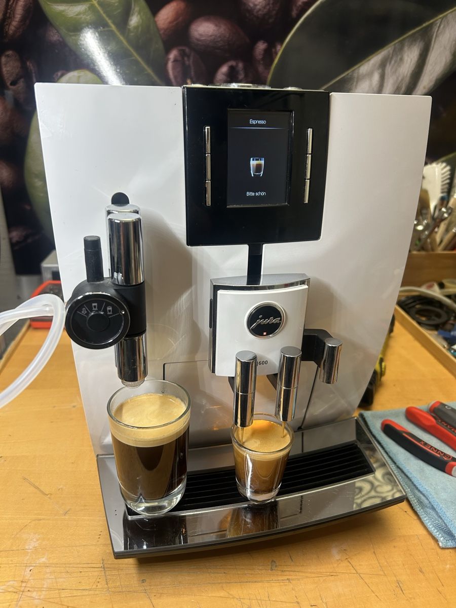 Jura Macchine per caffè & Macchine per espresso: Jura J600 – Usato da Laax GR venduto da Iusti27