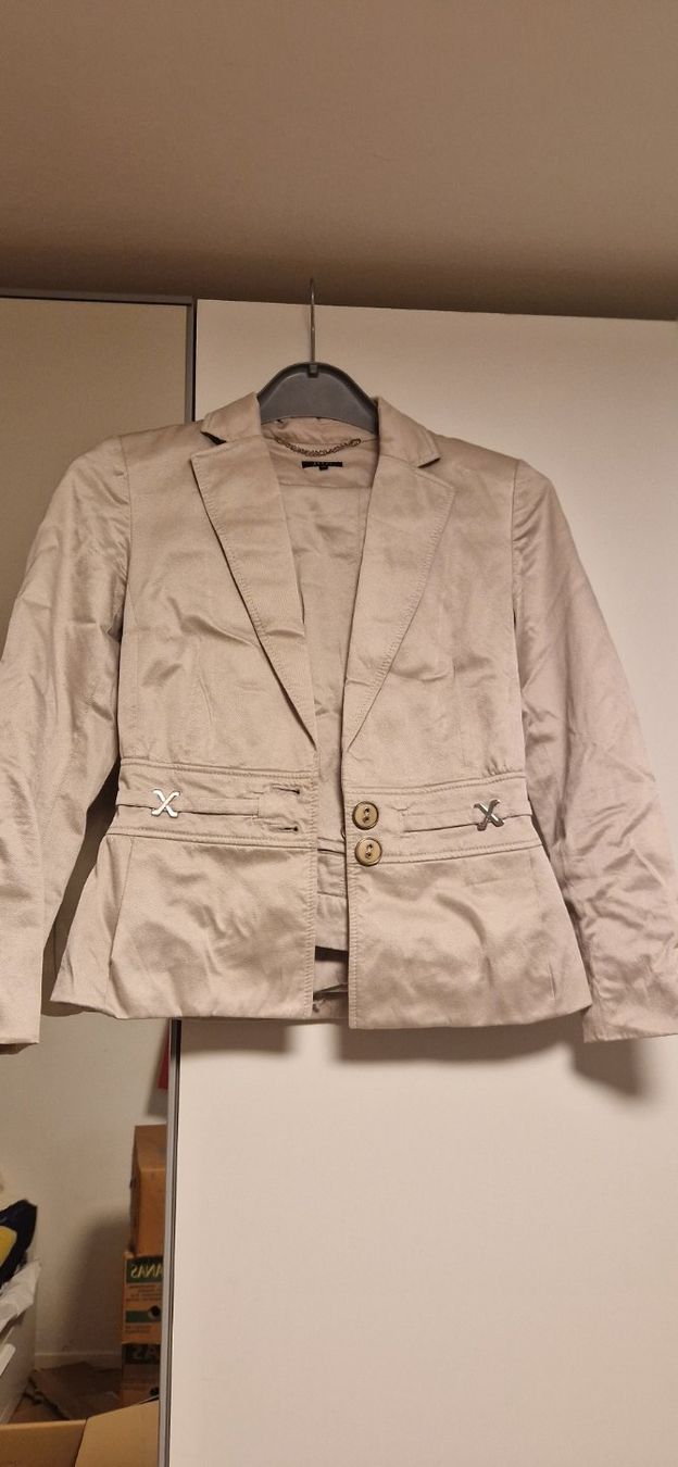 Vestes: Jacken mit Stil – D'occasion à Kriens par Evelyne.borth