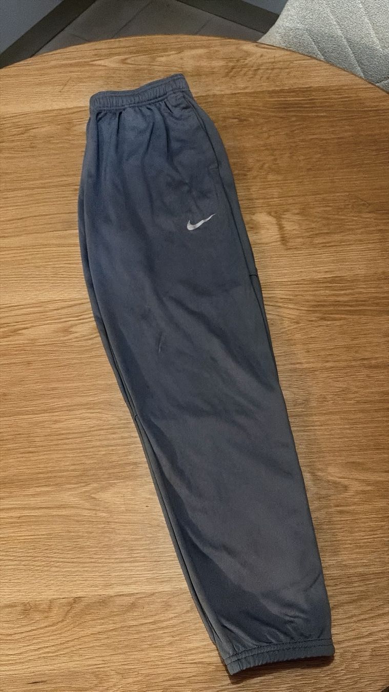 Nike Hosen: nike running gris taille M – Gebraucht aus Moudon von Fernomeno 4