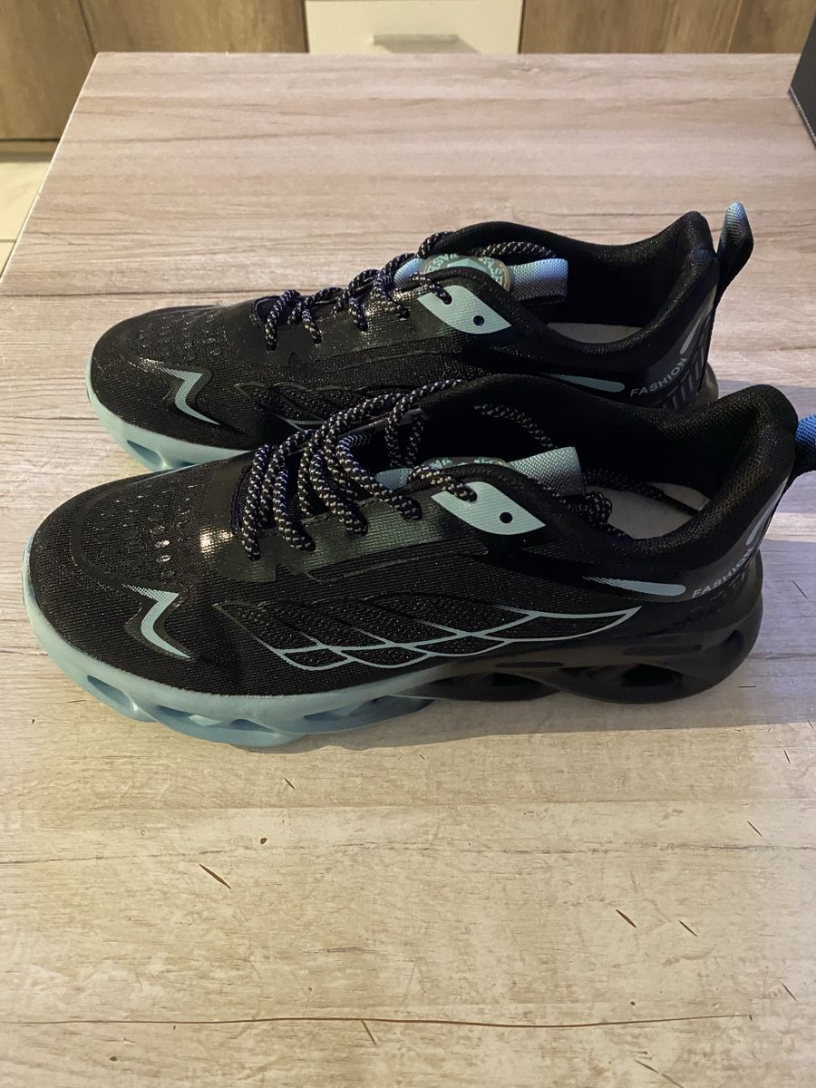 Scarpe da donna: Sneakers Damen hellblau/schwarz Grösse 42 – Nuovo (secondo la descrizione) da Aesch BL venduto da 39QueenOFSales39 1