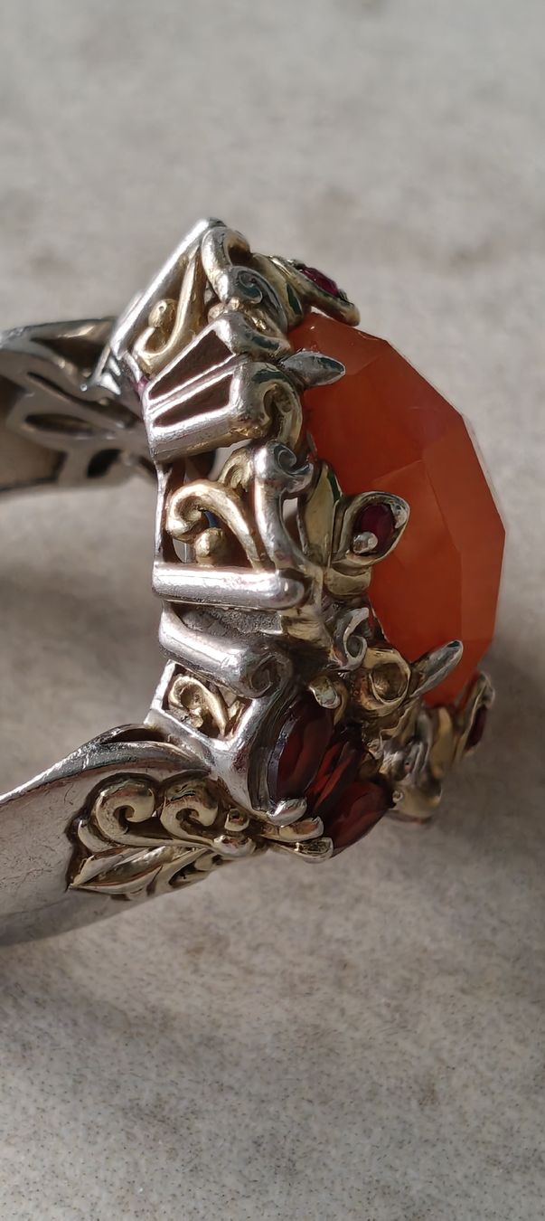 Anelli: Large carnelian and garnets ring, Michael Valitutti design – Usato da Wollerau venduto da Sella55