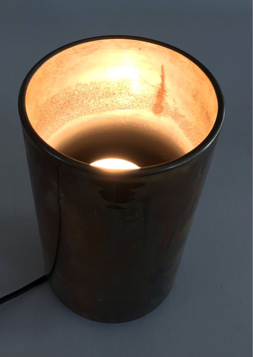 Lampade: Lampe de table cylindrique vintage métallique patiné, 1970 – Usato da Penthaz venduto da Petrus45 4