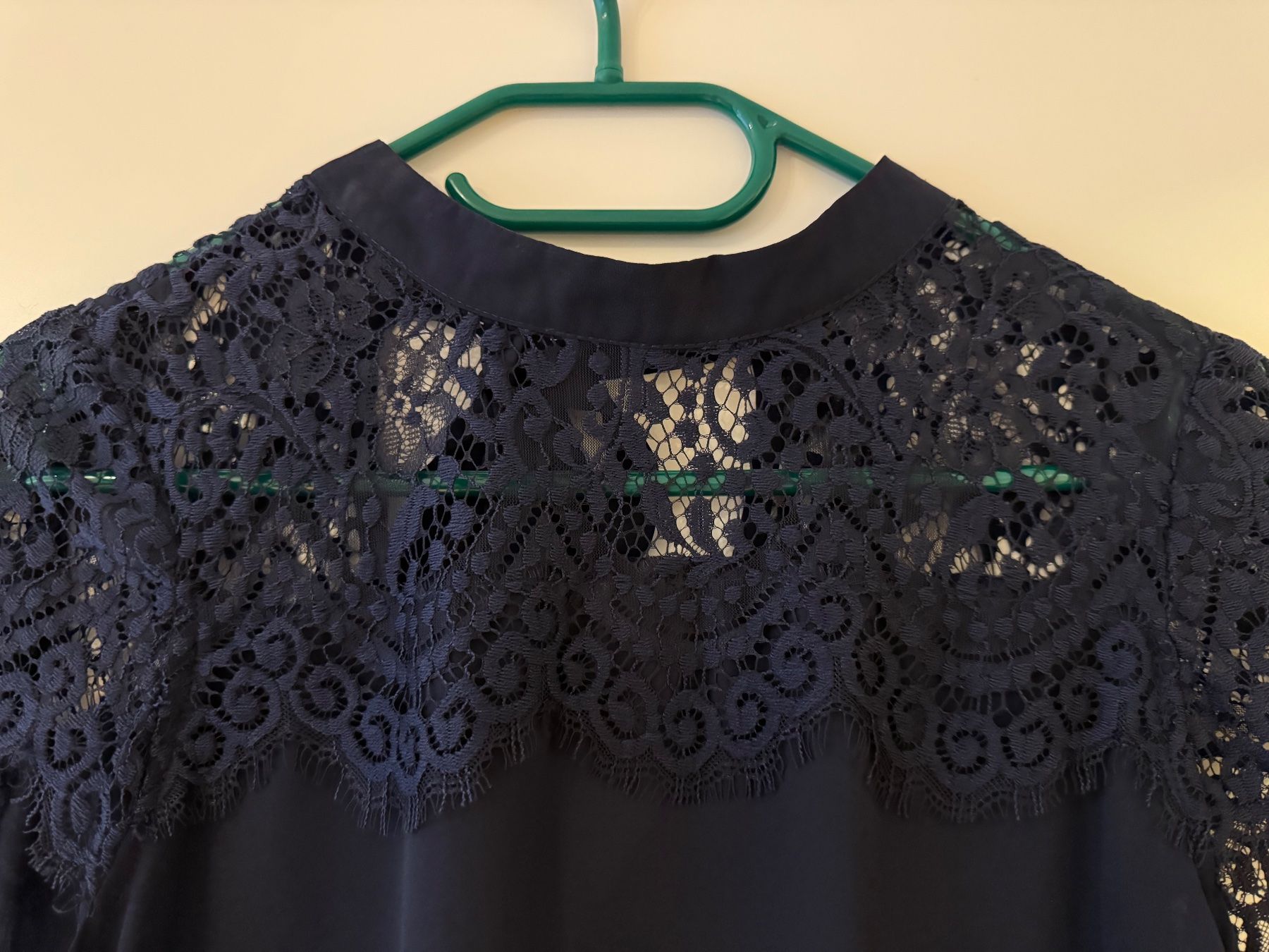 Chemisiers: Bluse mit Spitzen – D'occasion à Hunzenschwil par nadine_86 1