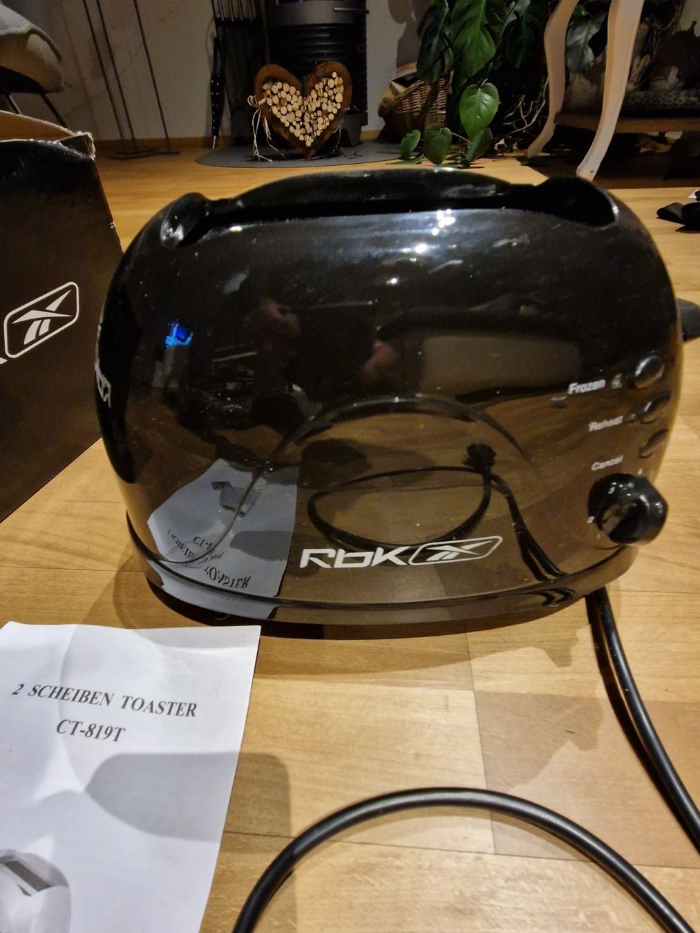Elettrodomestici da cucina: Toaster, mit Reebok Sign, neuwertig, schwarz – Nuovo (secondo la descrizione) da Münsingen venduto da Geeskile 2
