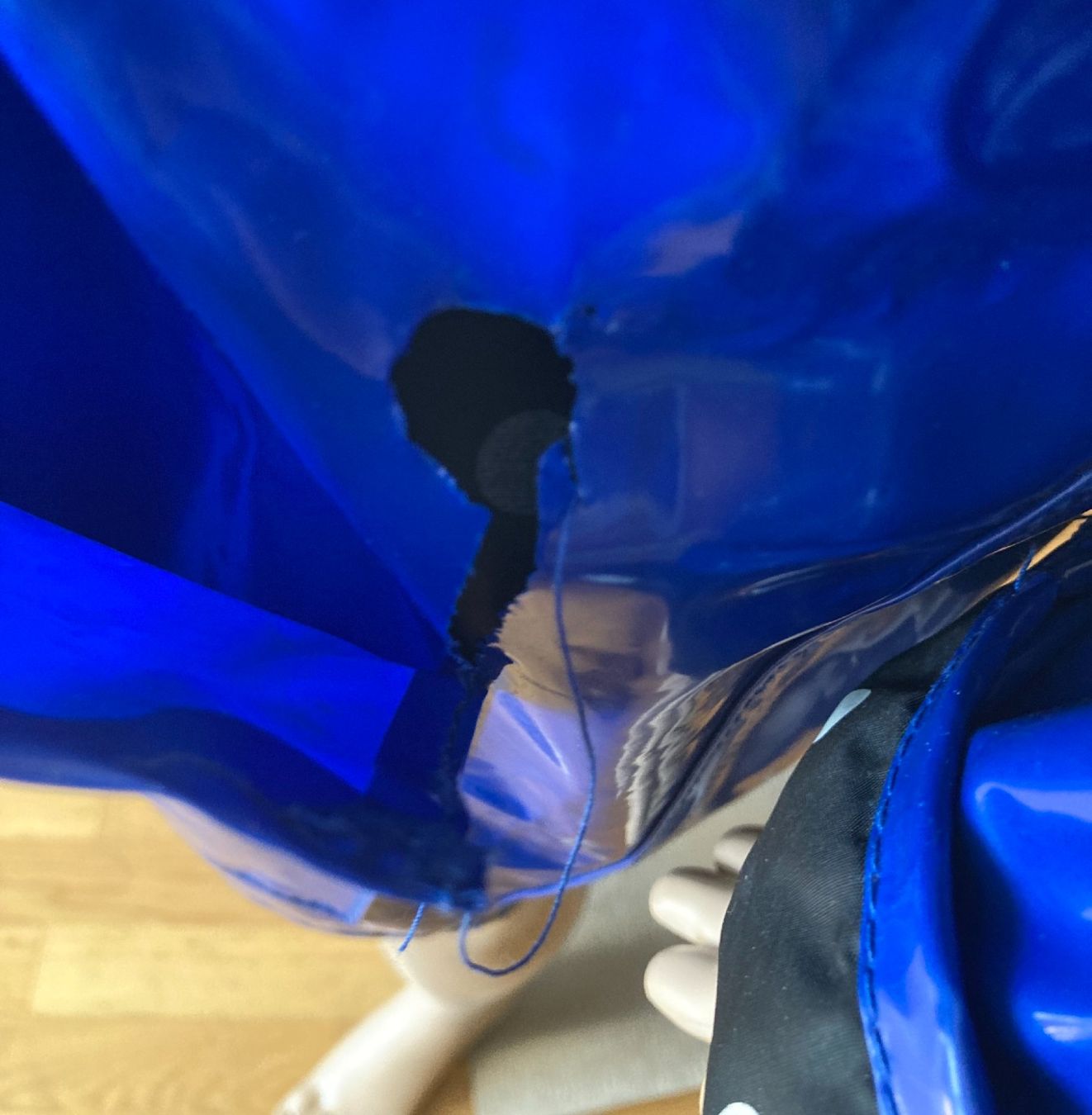 Cappotti: Blauer Lackmantel Parka ohne Label in Gr. M – Usato da Münchenbuchsee venduto da lu-99 2