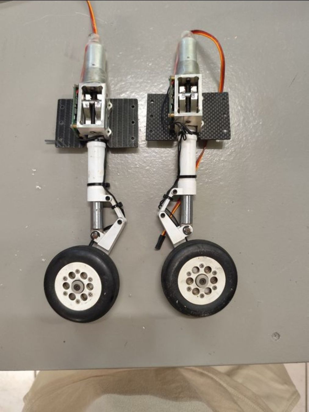 RC Kits de montage: Fahrwerk T-One Mini Hawk – Défectueux à Hindelbank par Stephu1
