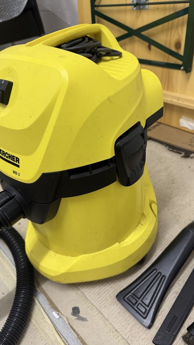 Kärcher Aspirapolveri & Accessori: Kärcher WD 3 Staubsauger, – Usato da Langenthal venduto da LO-RI-17-11 2
