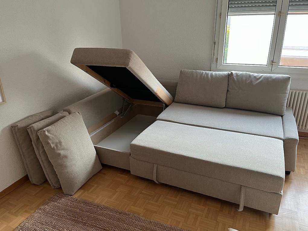 Ikea Sofas: Canapé-lit d'angle, Ikea FRIHETEN – D'occasion à Neuchâtel par quentin_g 2