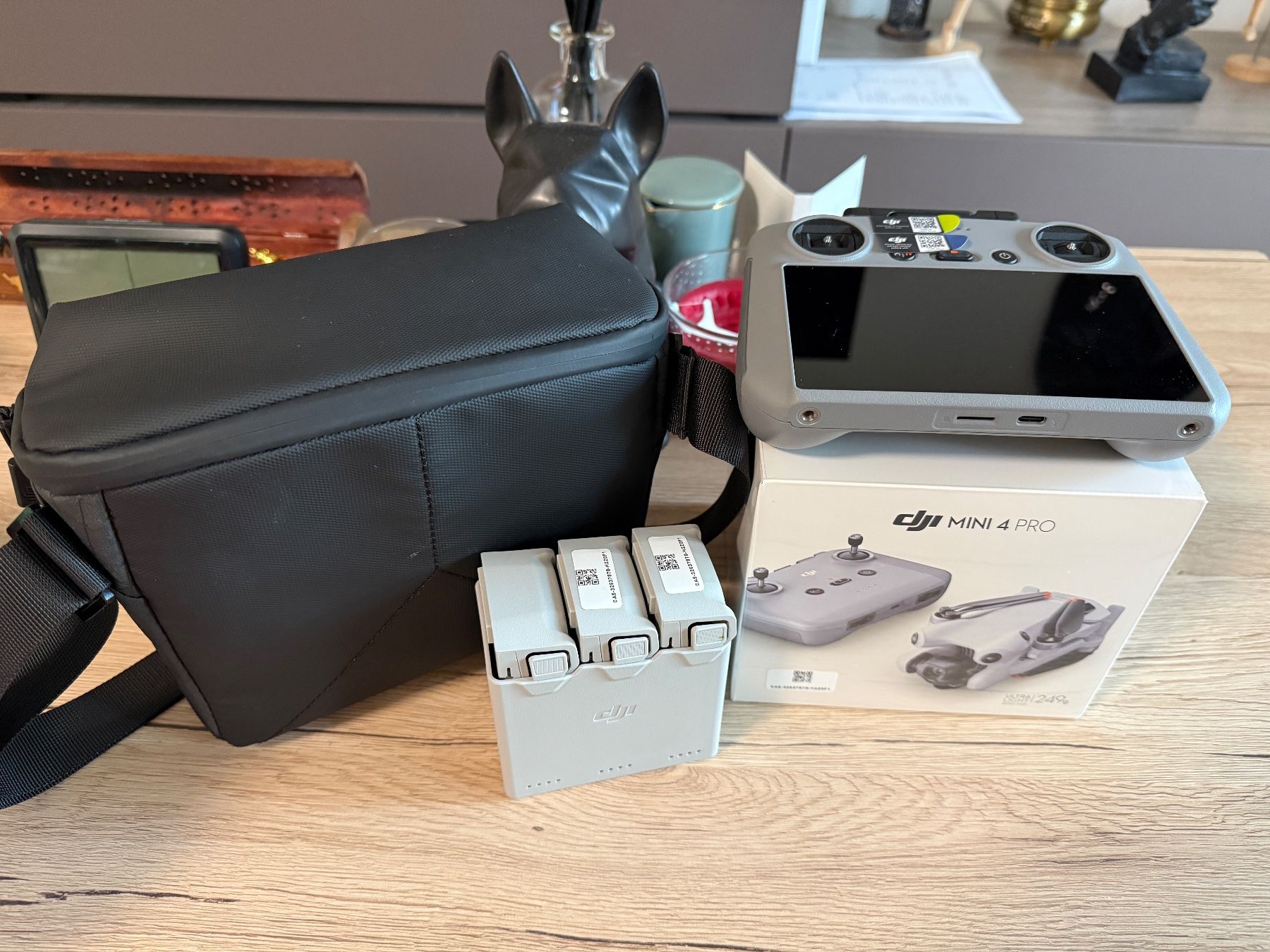 DJI Modellismo RC: DJI Mini 4 Pro Fly More Combo + 2 Jahre DJICareRefresh Ugöff – Usato da Luzern venduto da igu_jc5v 3