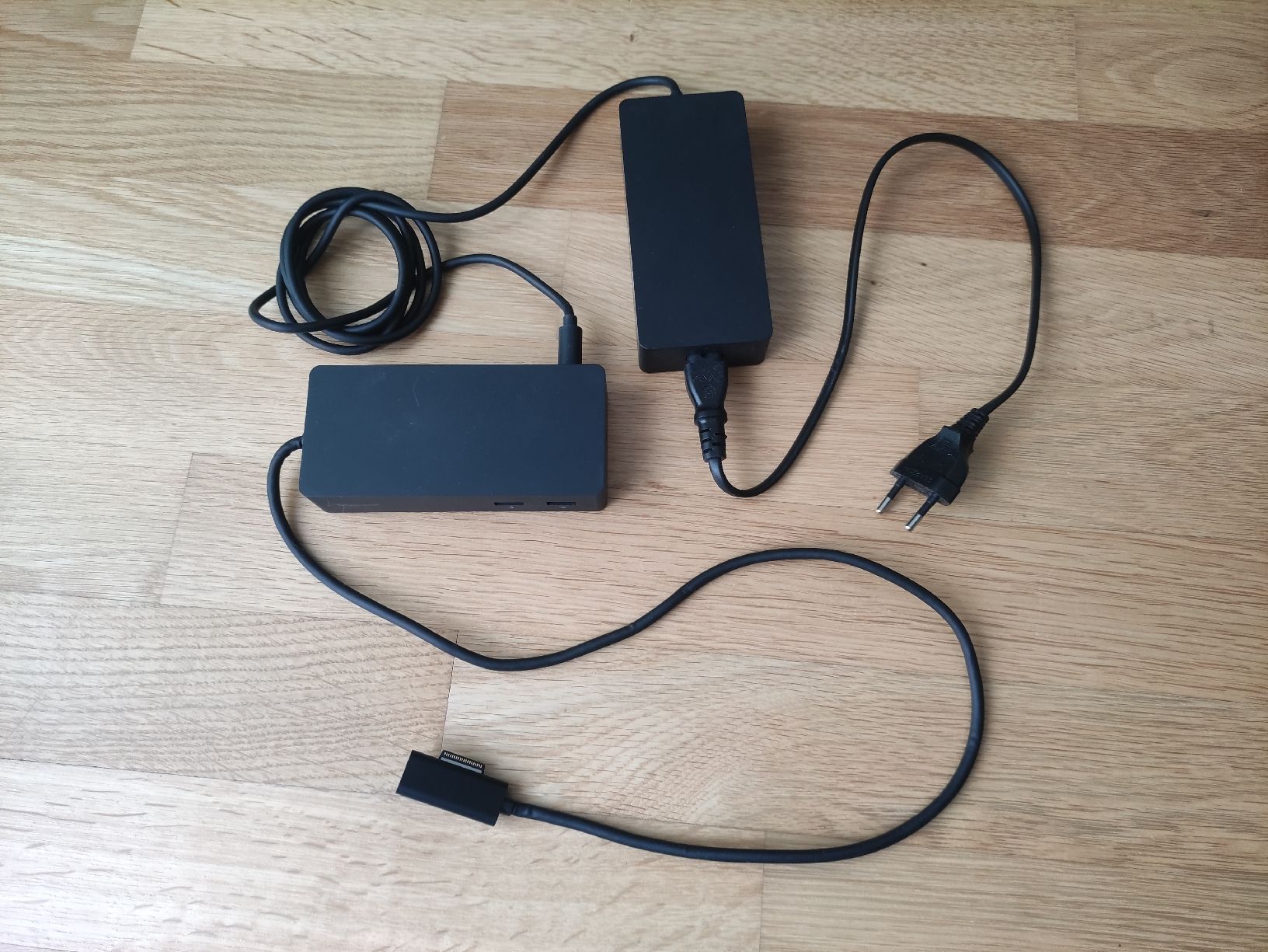 Microsoft Docking station: Microsoft Surface Docking Station  – Usato da Siebnen venduto da Larya 1
