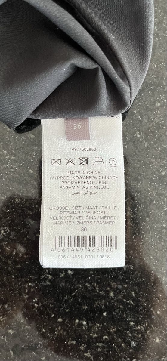 Kleider: Schwarzes Kleid (knielang) – Gebraucht aus Fiesch von Chloe09 7