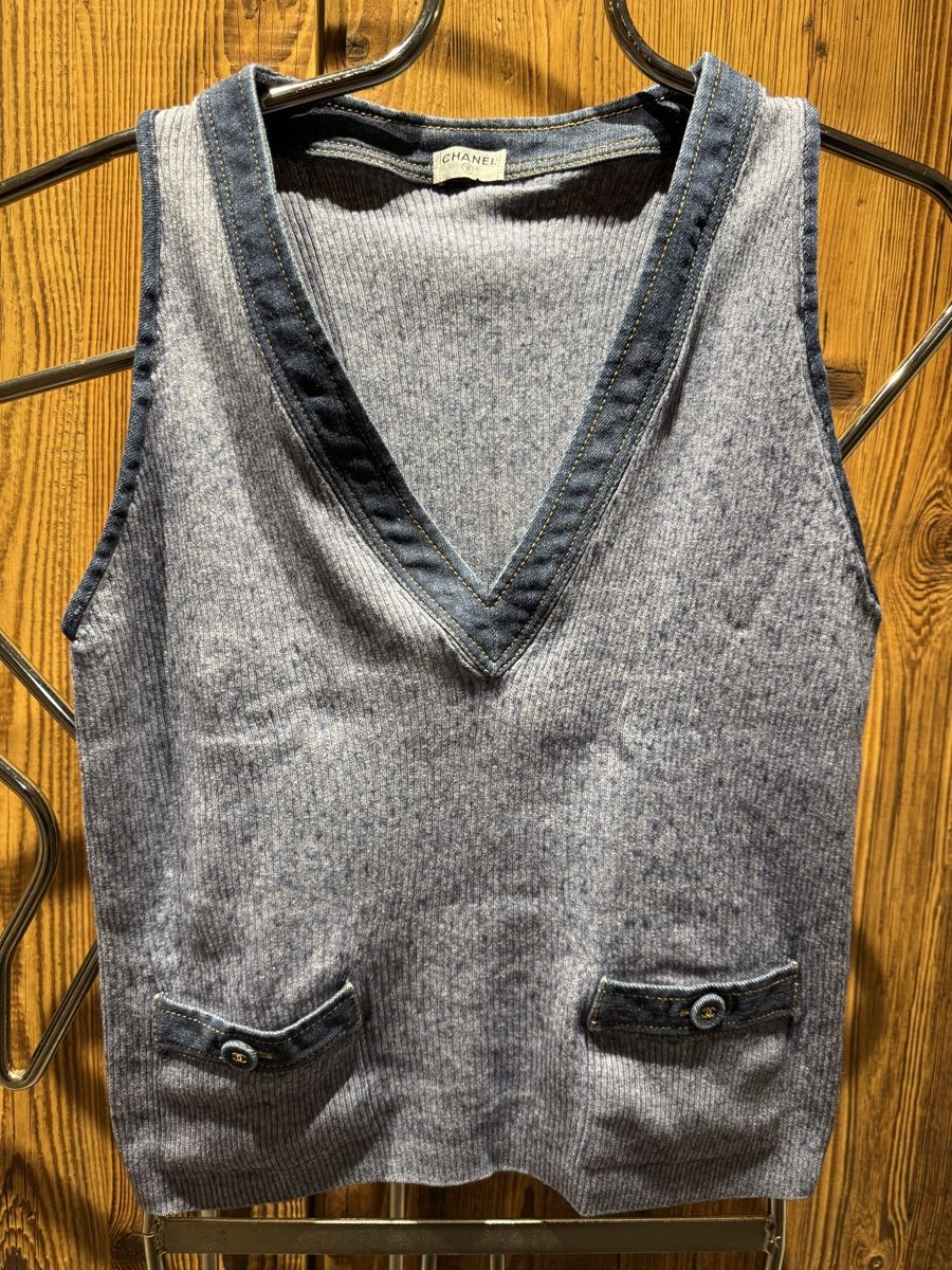 Chanel Top: Top Chanel vintage Y2k Denim – Usato da Haute-Nendaz venduto da BeWonderific 1