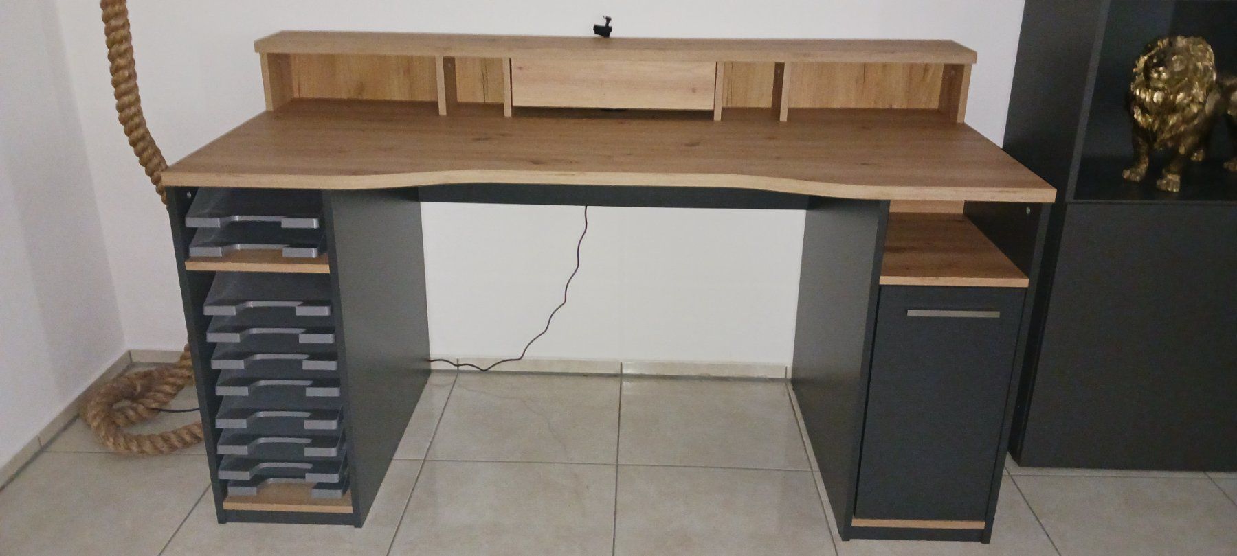 Bureaux: Neuwertiger Bürotisch – D'occasion à Bronschhofen par hobbykatz