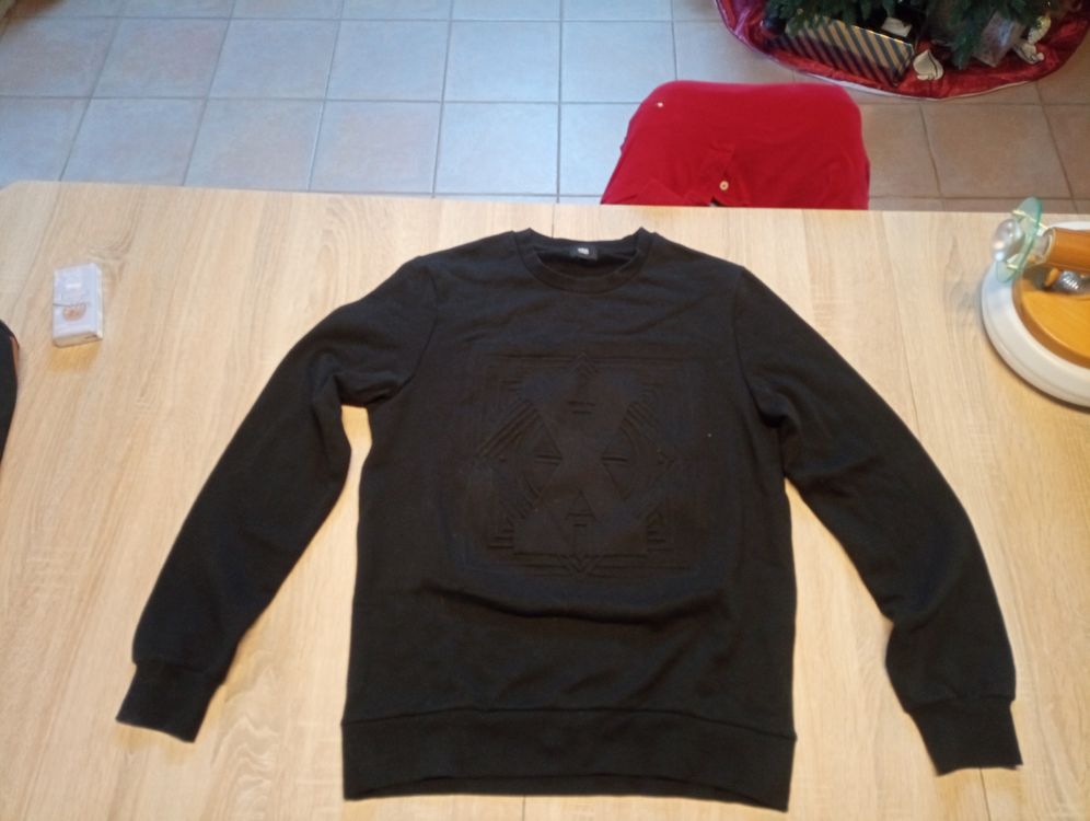 Maglioni & Felpe: pull noir yes or no 100% neuf taille L – Nuovo (secondo la descrizione) da Vullierens venduto da Saway