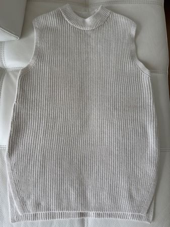 New Knitted Sleeveless Vest, Size M