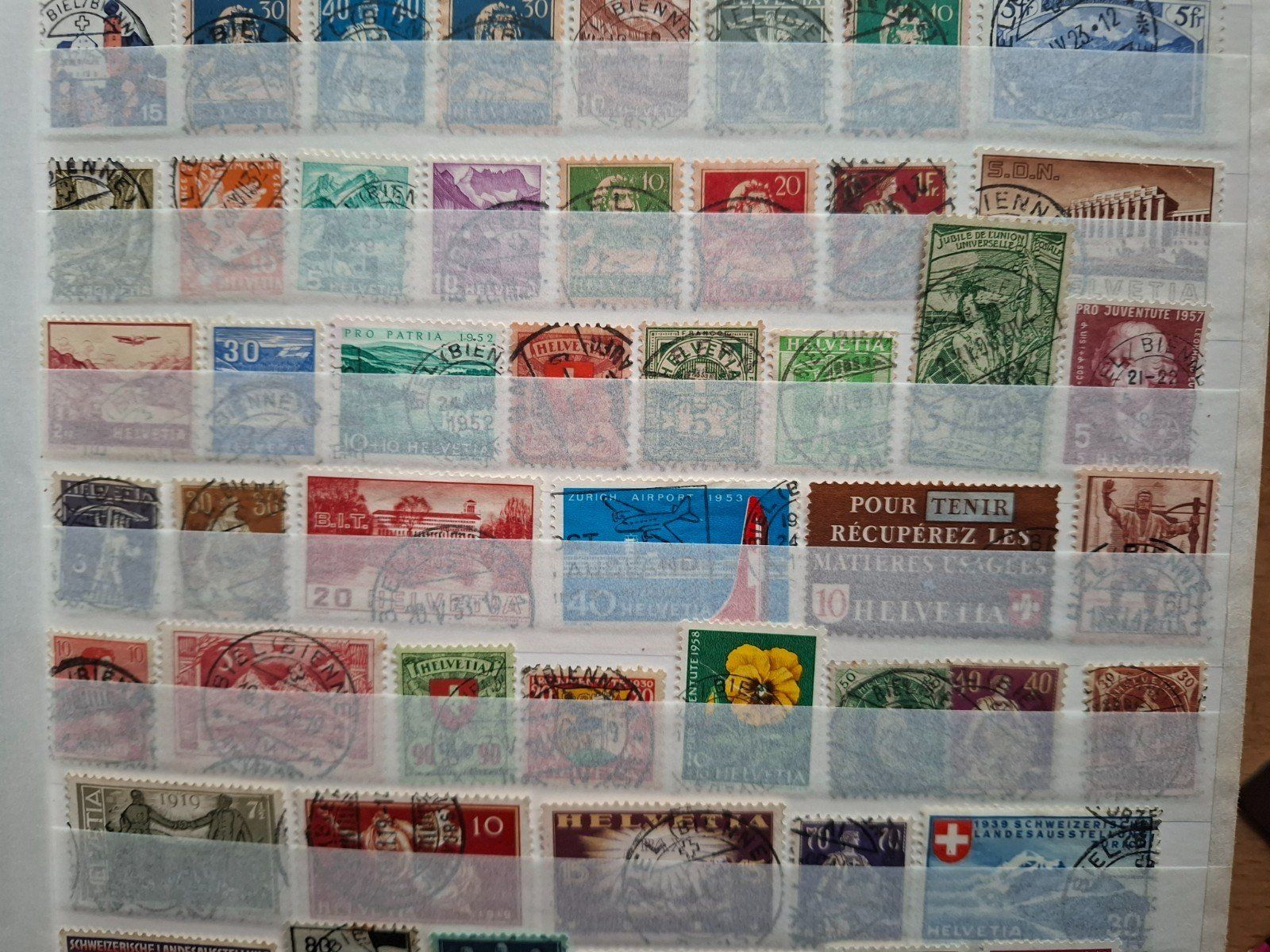 Tutti i francobolli: 70 Schweizer Briefmarken mit Stempel "Biel" – Usato da Frauenfeld venduto da Interessent1 2