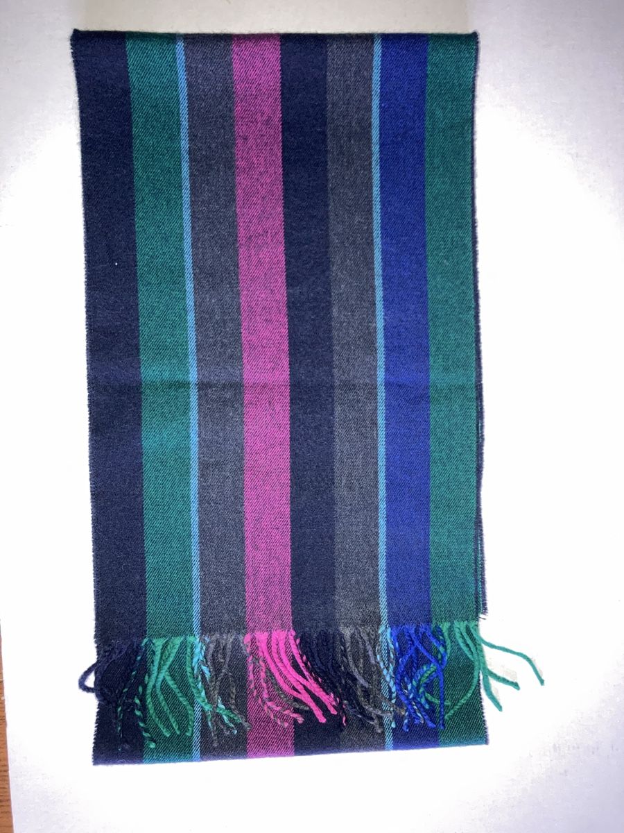 Foulard & Sciarpe: Schal - Gestreifter Winterschal: Warm - stilvoll - weich – Usato da Basel venduto da Imack