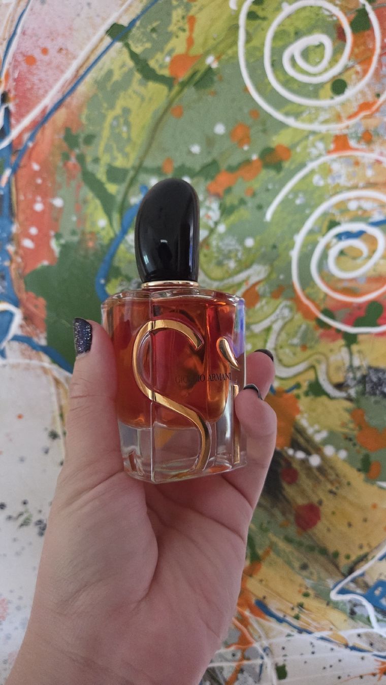Armani Parfums & Eau de Toilette: Sì eau de parfum intense 50 ml Giorgio Armani – Neuf (Voir description) à Thayngen par cel_y7jc