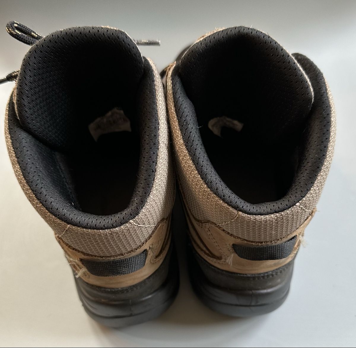 Lowa Chaussures hommes: Wanderschuhe Lowa Gr. 39 – D'occasion à Mauensee par Braut-kleid 2
