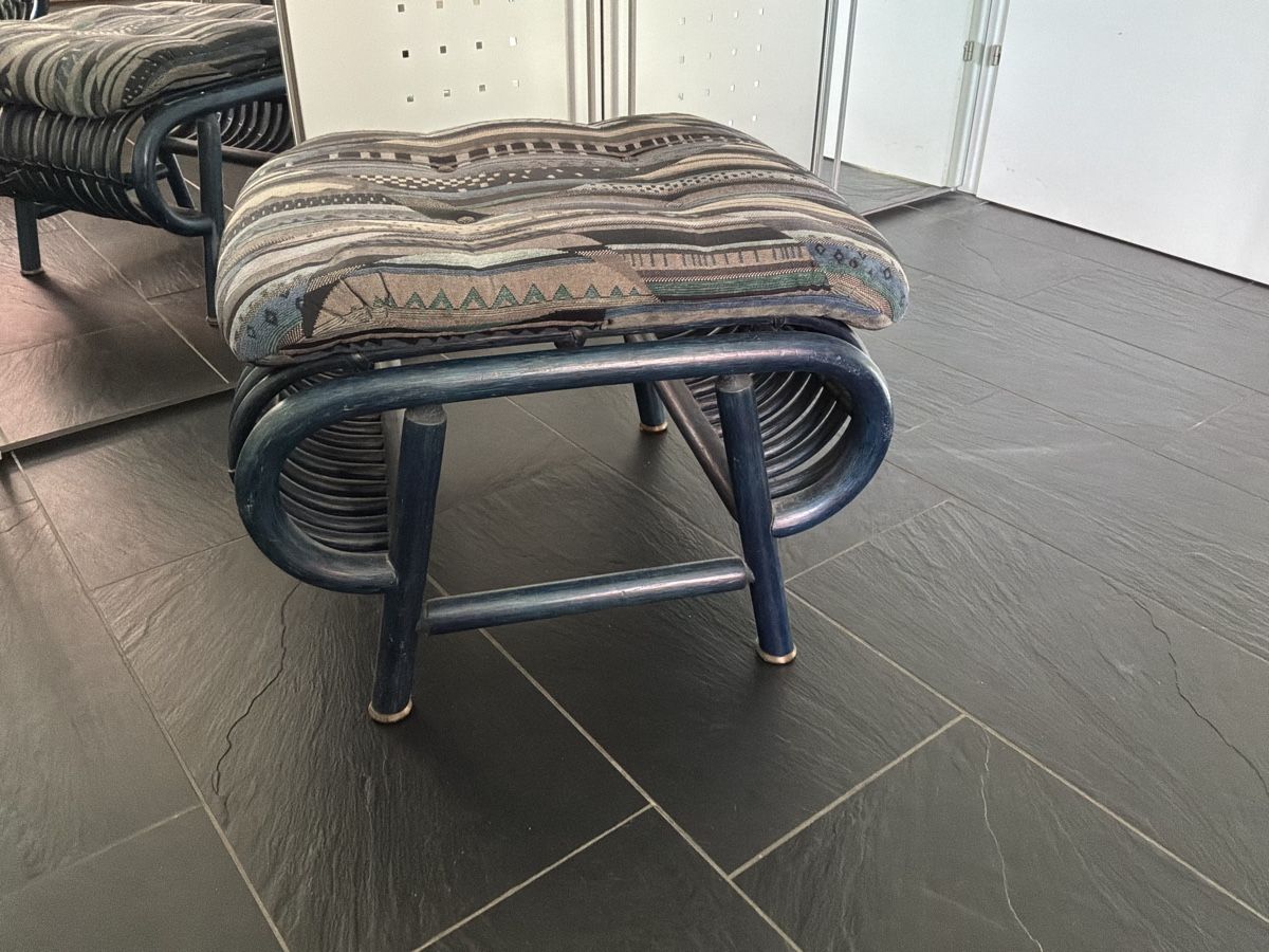 Poltrone: Set Sessel und Hocker aus blauem Rattan – Usato da Bremgarten AG venduto da Belana0 5